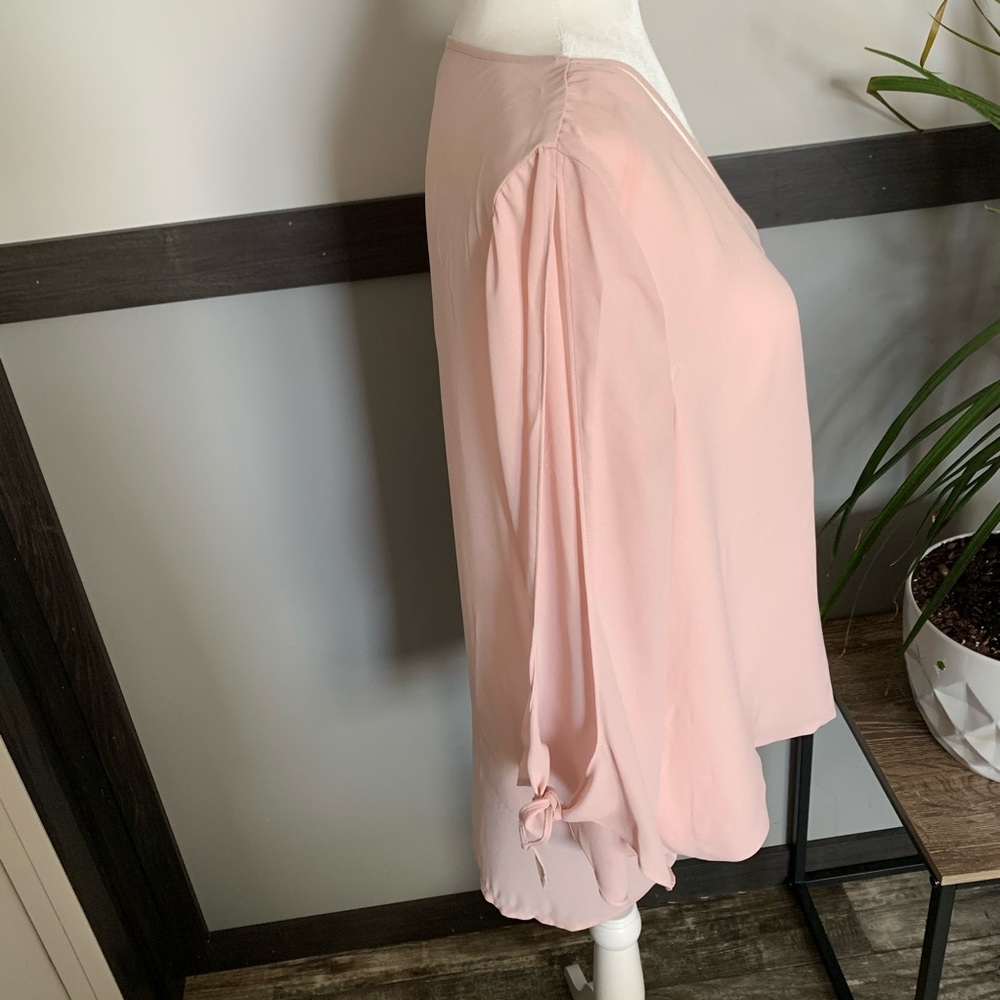 BOLD ELEMENTS pale pink slit sleeve v-neck size L - Picture 5 of 14